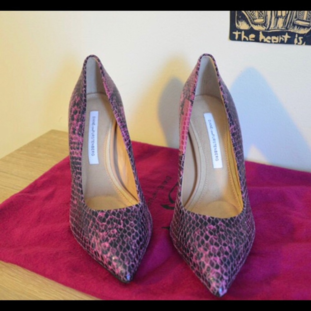 Diane von Furstenberg Purple Snakeskin Heels - Picture 2 of 3